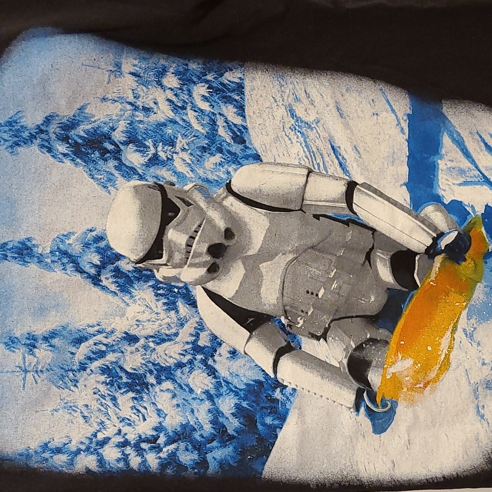 Star Wars Sledding Stormtrooper t-shirt - Picture 2 of 4